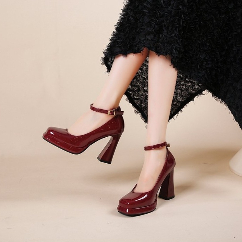 Fashionable high-heeled shoes. - Leather Classic Strap ulasan dan harga
